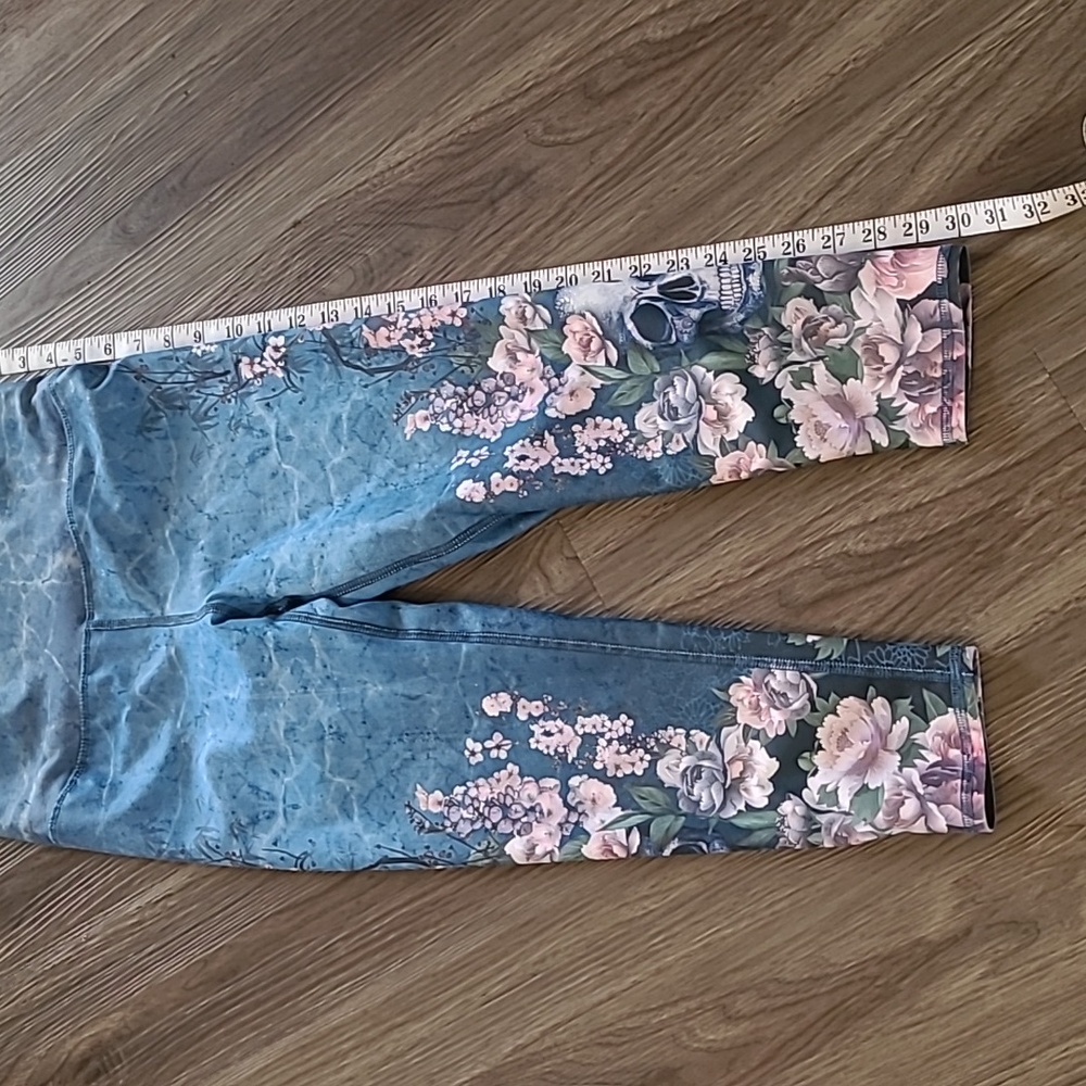 Sz med evolution and creation Capri leggings